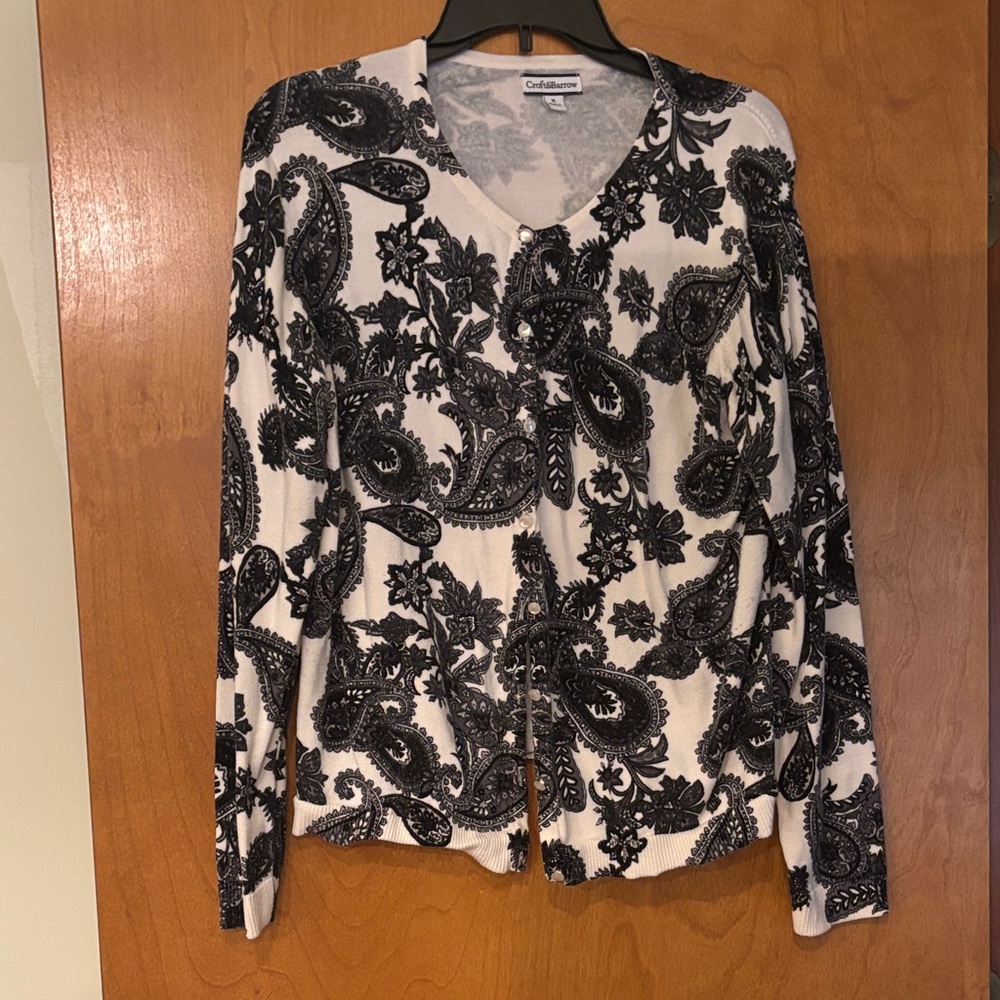 Croft & Barrow Monochrome Paisley Long Sleeve Top